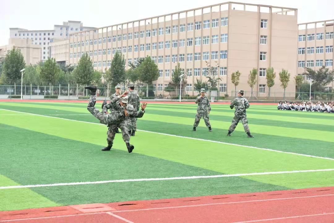 教官演练(图1)