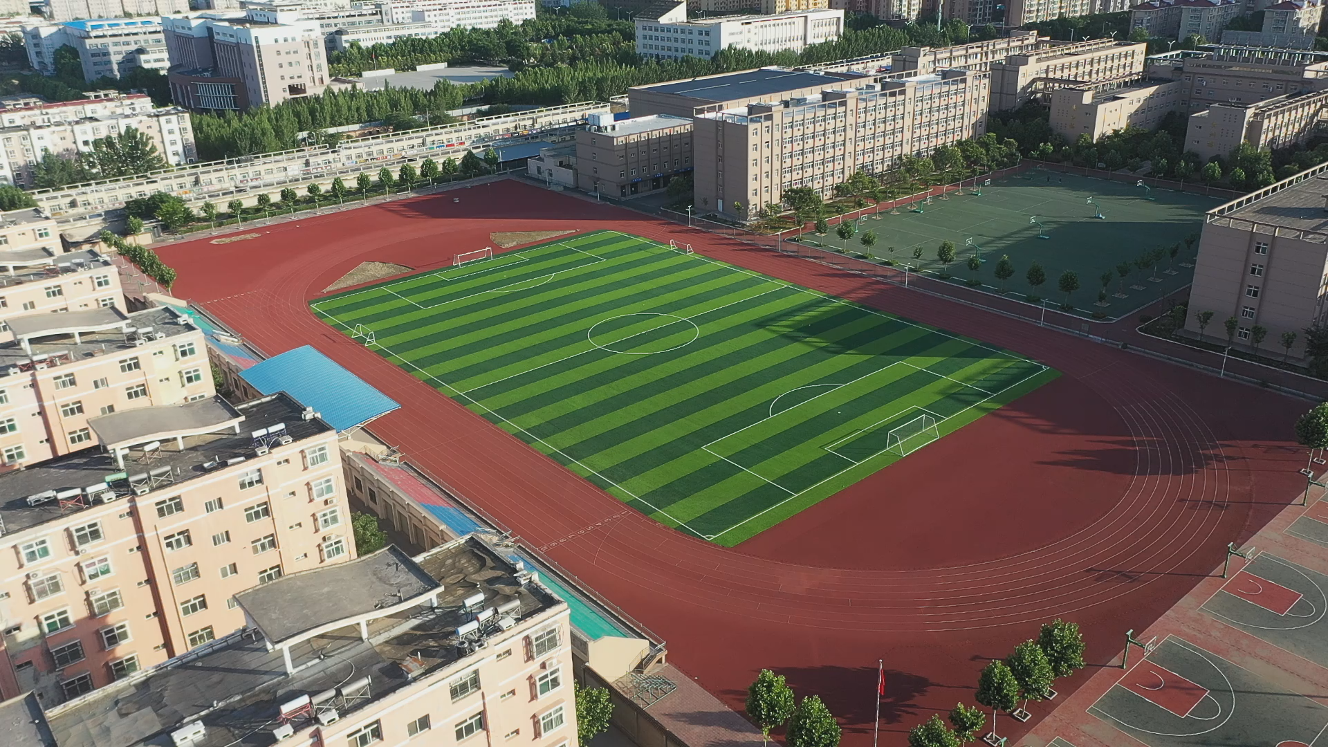 学校操场(图1)